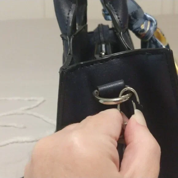 London Fog handbag in Navy Blue - Picture 6 of 16